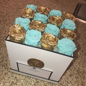 Brand New La Fleur Bouquets Roses That Last A Year